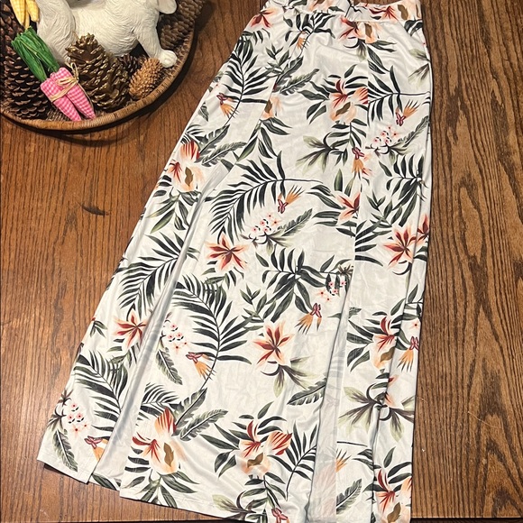 NWOT Tropical Print Maxi Skirt with High Slits - Picture 5 of 10